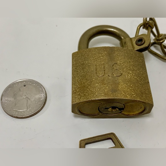 Mid Century Vtg US Govt Military Bronze American Lock Padlock w/ Key & Chain - Picture 8 of 15